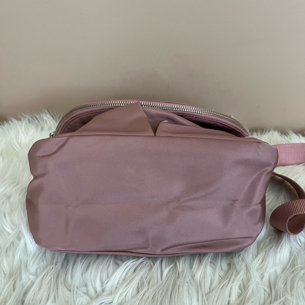 {Lululemon} Festival Bag II 5L in Quicksand - Picture 10 of 13